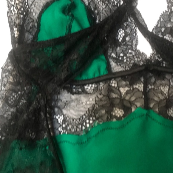 Victorias Secret Holiday Emerald Green Silk Robe and Satin & Lace Slip - S - NWT - Picture 7 of 12